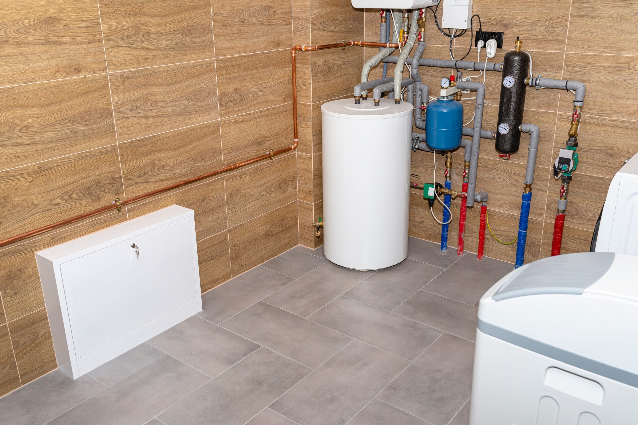 Professional water heater installation in San Lorenzo